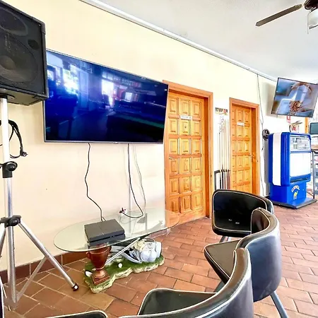 Lägenhet Estudio Bien Comunicado Con Wifi Y Terraza Em Tenerife Sur *