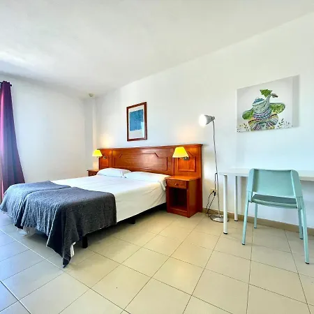 Estudio Bien Comunicado Con Wifi Y Terraza Em Tenerife Sur شقة