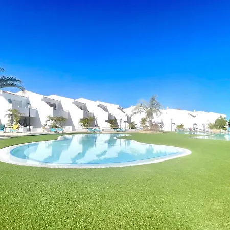 Estudio Bien Comunicado Con Wifi Y Terraza Em Tenerife Sur * أذيخي