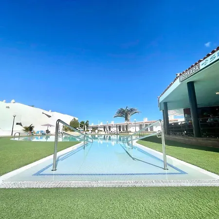 Estudio Bien Comunicado Con Wifi Y Terraza Em Tenerife Sur أذيخي